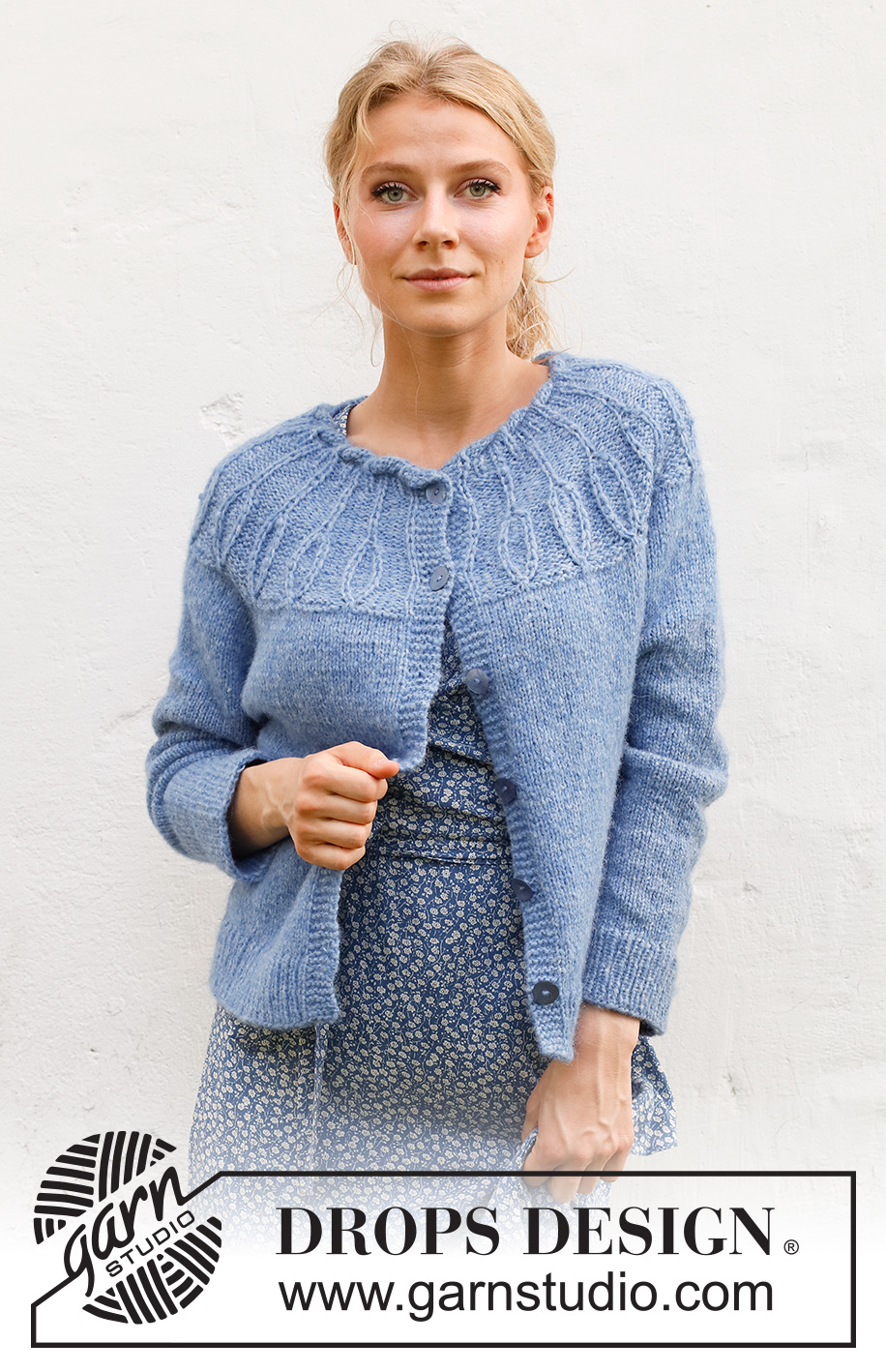 Blue Peacock Cardigan / DROPS 230-30 - Stickad kofta i DROPS Air. Arbetet stickas uppifrån och ner med patent och runt ok. Storlek S - XXXL.