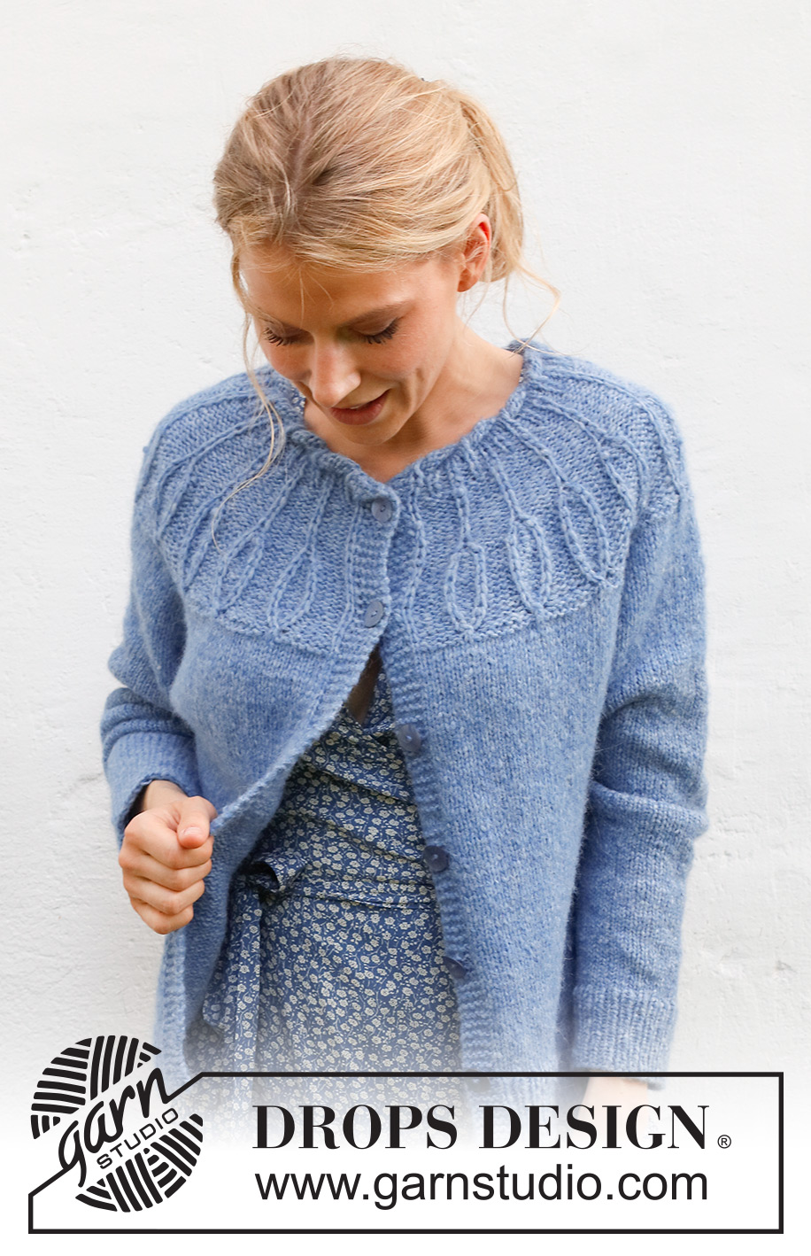 Blue Peacock Cardigan / DROPS 230-30 - Stickad kofta i DROPS Air. Arbetet stickas uppifrån och ner med patent och runt ok. Storlek S - XXXL.