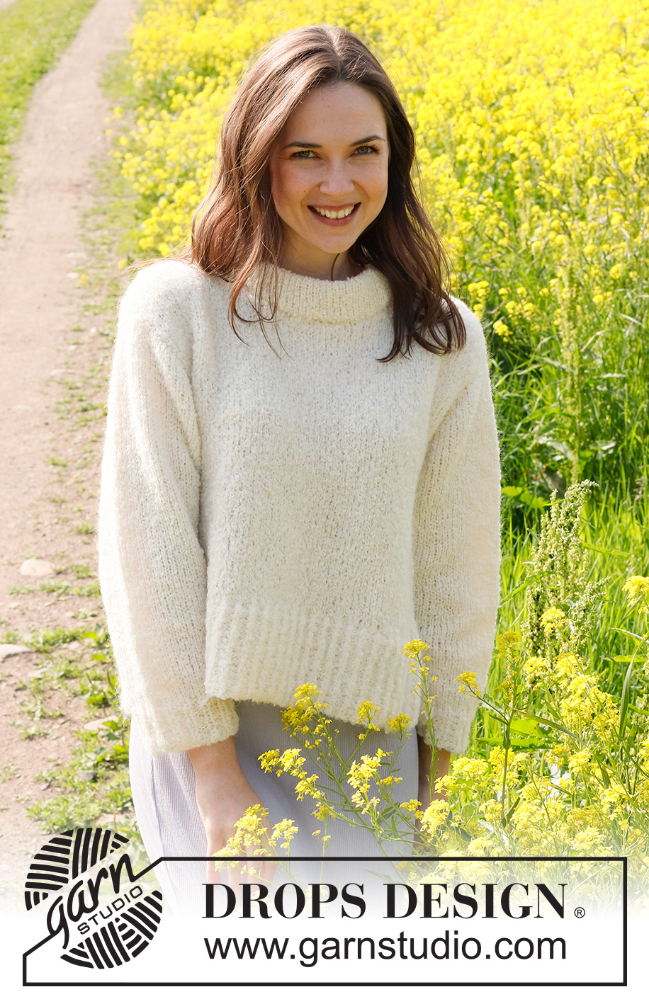 White Dandelion / DROPS 230-31 - Strikket bluse i DROPS Alpaca Bouclé og DROPS Kid-Silk. Arbejdet strikkes nedefra og op i glatstrik og slids i siderne. Størrelse S - XXXL.