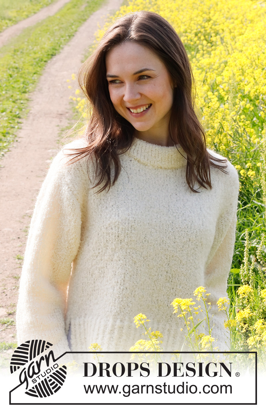 White Dandelion / DROPS 230-31 - Strikket bluse i DROPS Alpaca Bouclé og DROPS Kid-Silk. Arbejdet strikkes nedefra og op i glatstrik og slids i siderne. Størrelse S - XXXL.