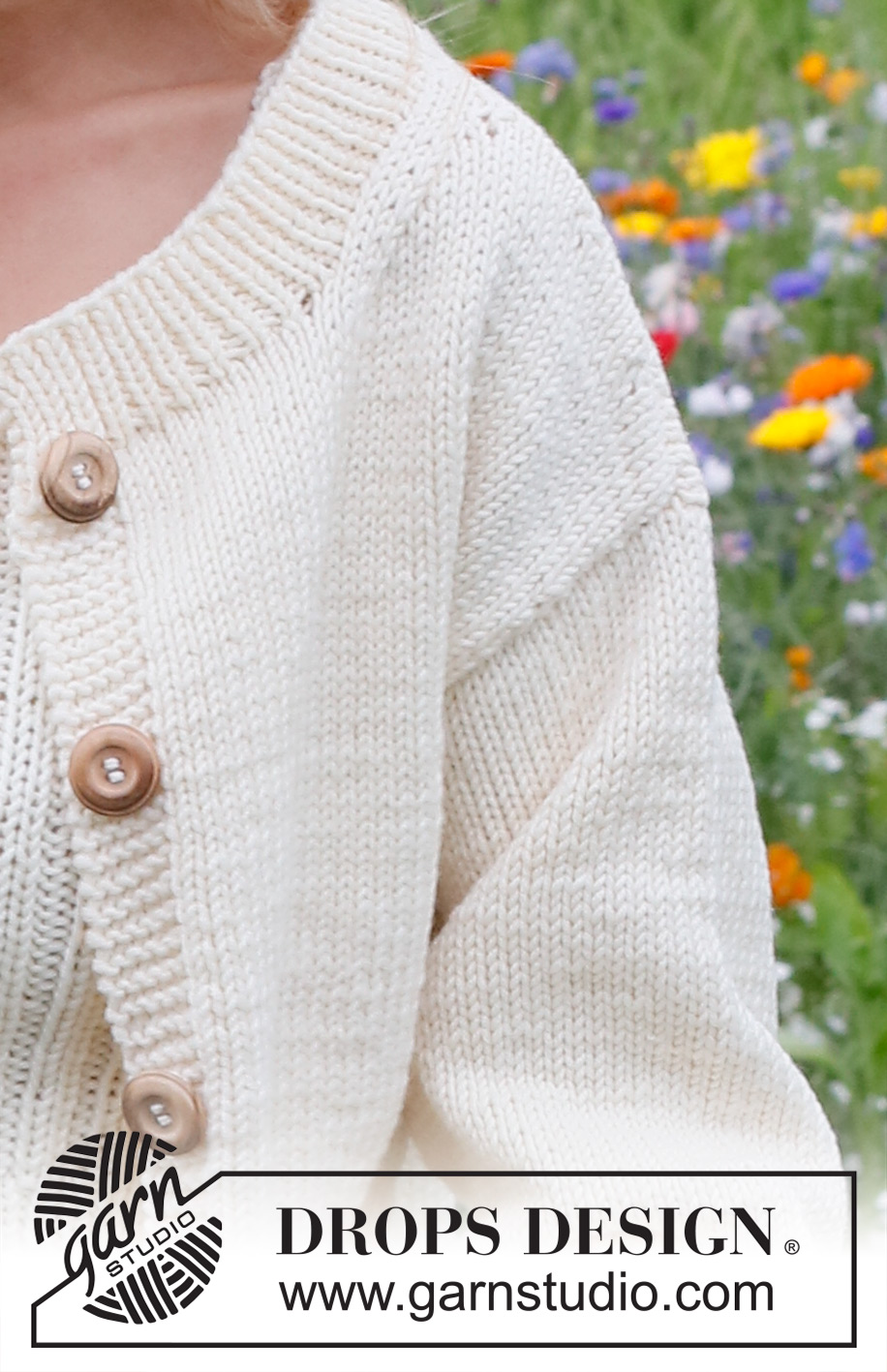 Prairie Rose Cardigan / DROPS 230-4 - Gilet tricoté de bas en haut, avec fente sur les côtés, en DROPS Big Merino. Du S au XXXL.
