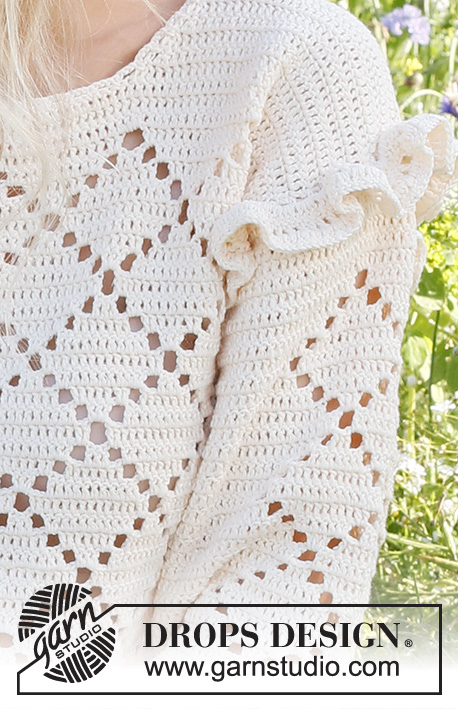 Harlequin Ruffles / DROPS 230-44 - Gehäkelter Pullover in DROPS Safran. Die Arbeit wird mit Lochmuster und Rüschen gehäkelt. Größe S – XXXL.