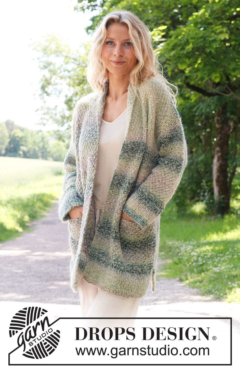 Forest Whispers / DROPS 230-45 - Stickad kofta i DROPS Delight och DROPS Brushed Alpaca Silk. Arbetet stickas nedifrån och upp med moss-stickning, sjalkrage, fickor och sprund i sidorna.
Storlek S - XXXL.
