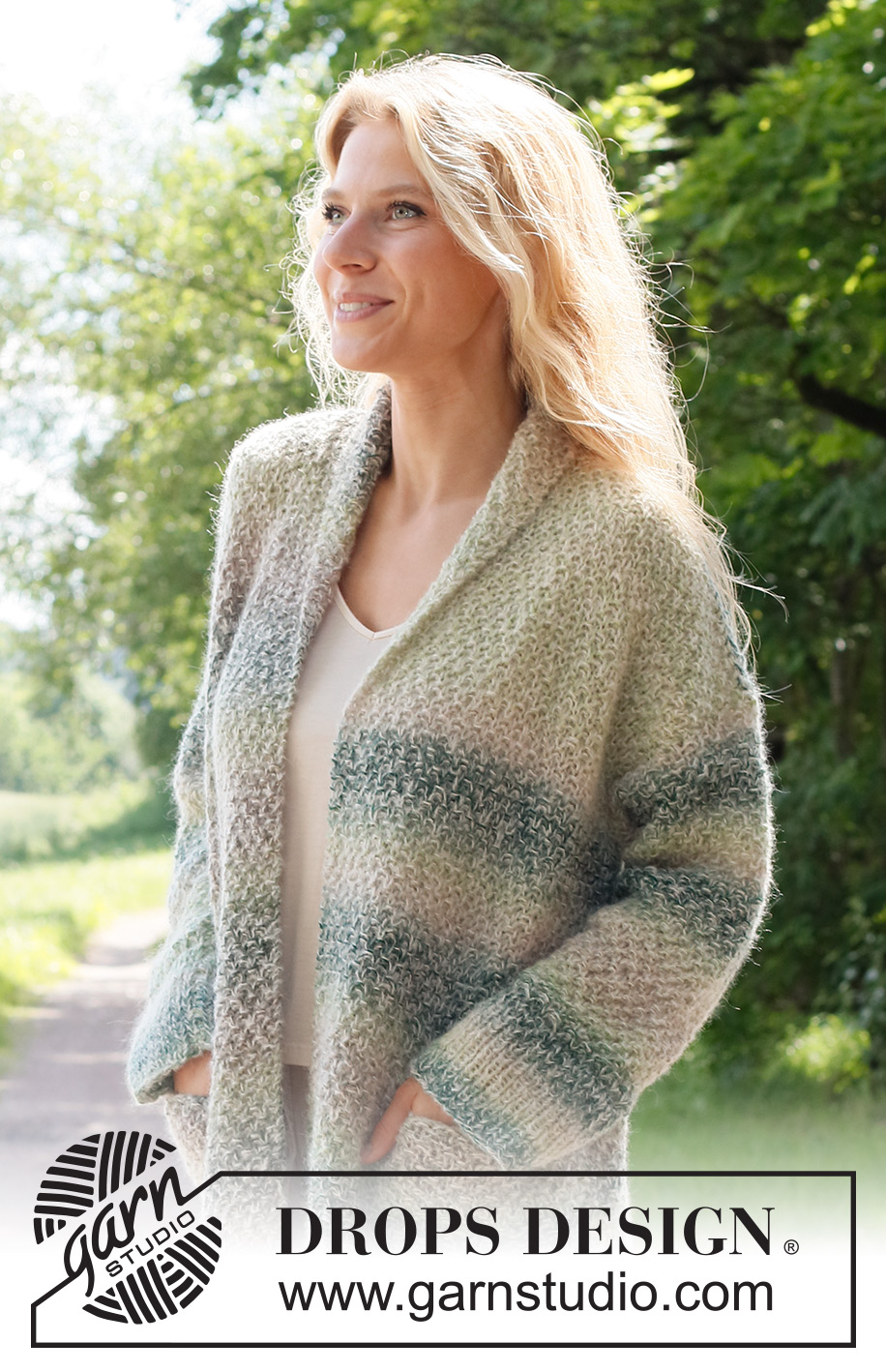 Forest Whispers / DROPS 230-45 - Stickad kofta i DROPS Delight och DROPS Brushed Alpaca Silk. Arbetet stickas nedifrån och upp med moss-stickning, sjalkrage, fickor och sprund i sidorna.
Storlek S - XXXL.

