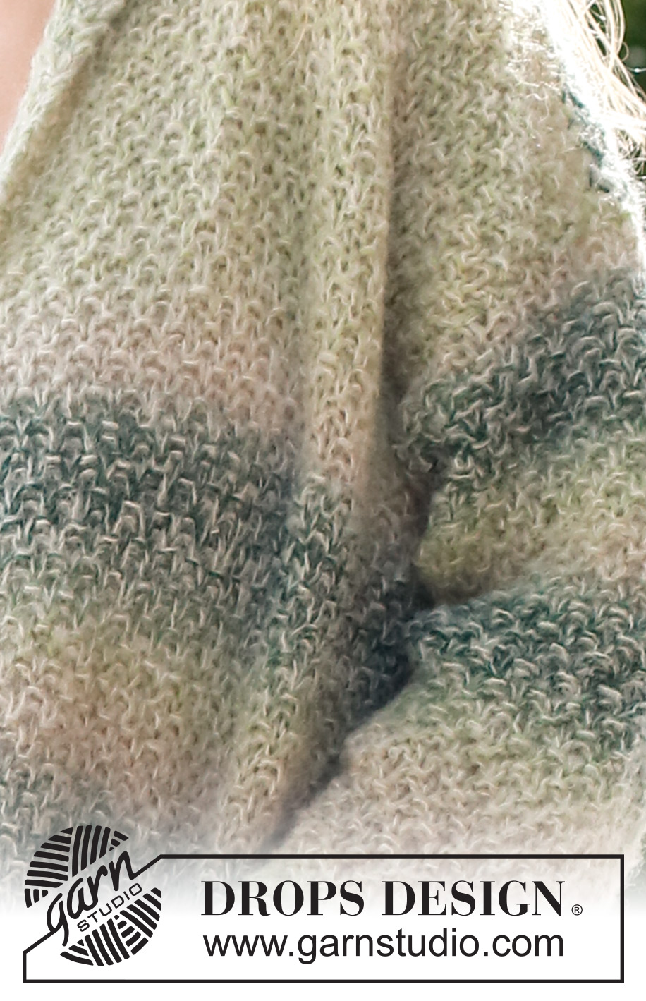 Forest Whispers / DROPS 230-45 - Stickad kofta i DROPS Delight och DROPS Brushed Alpaca Silk. Arbetet stickas nedifrån och upp med moss-stickning, sjalkrage, fickor och sprund i sidorna.
Storlek S - XXXL.
