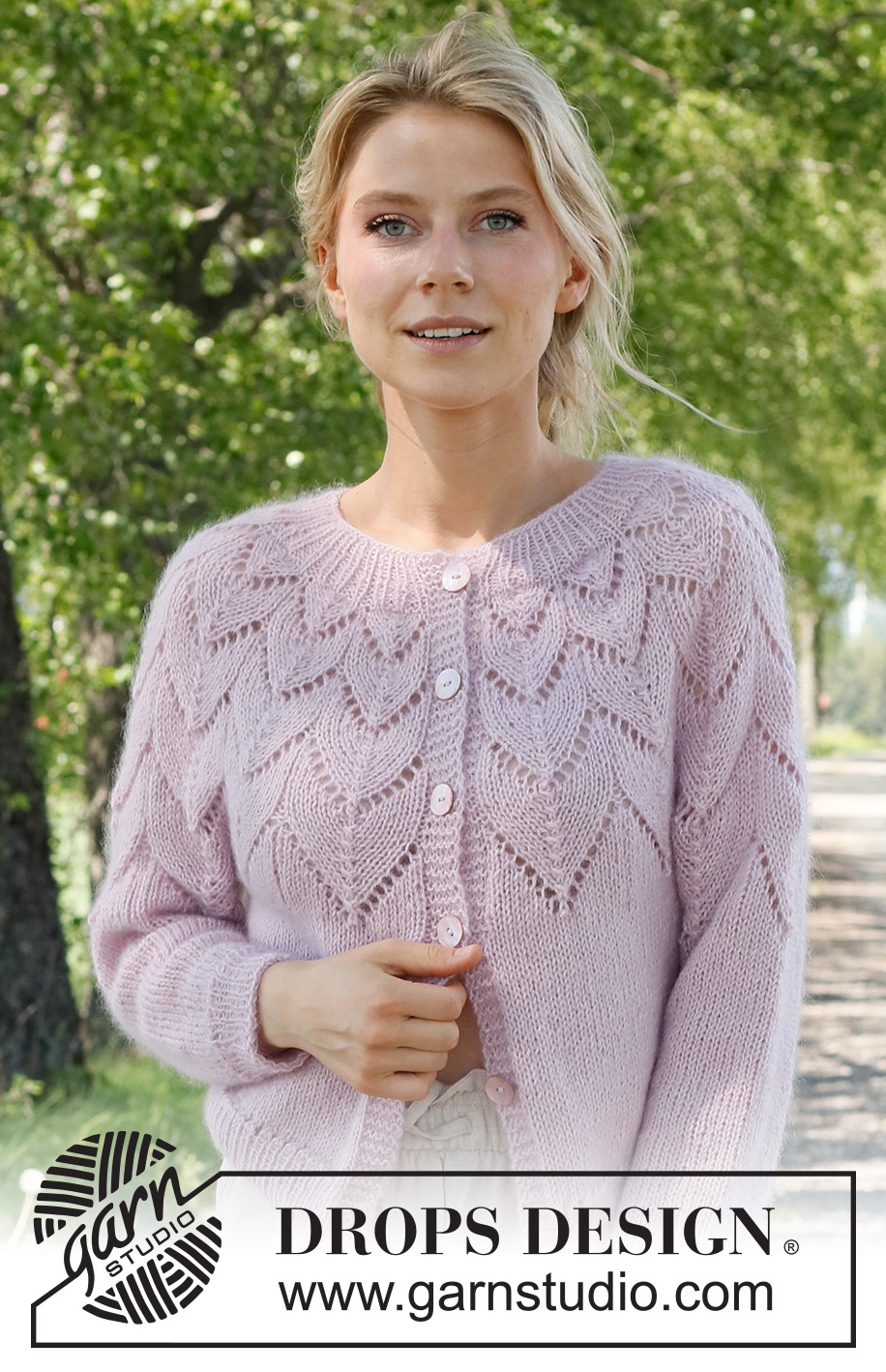 Wishing Well Cardigan / DROPS 231-10 - Propínací svetr s kruhovým sedlem a ažurovým vzorem pletený shora dolů z příze DROPS Alpaca a DROPS Kid-Silk. Velikost S - XXXL.