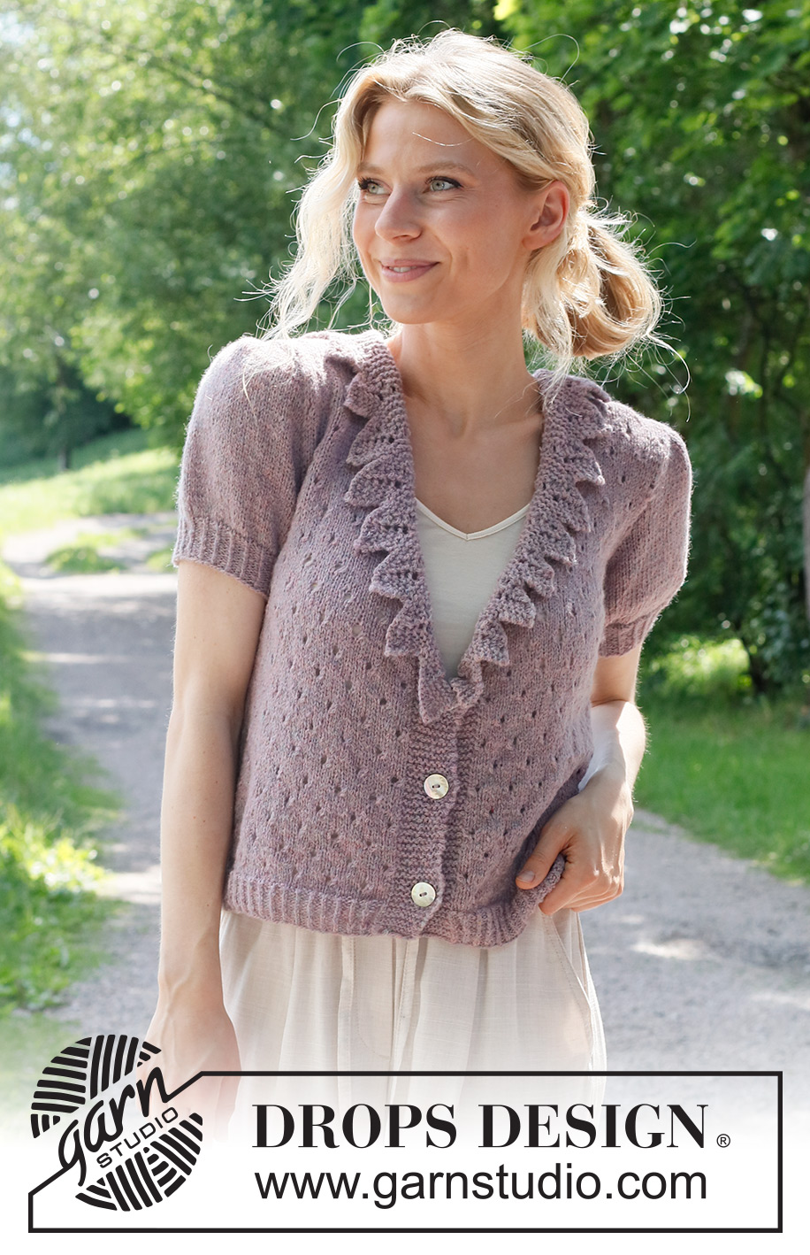 Fairy Woods Cardigan / DROPS 231-14 - Stickad kofta i DROPS Sky. Arbetet stickas nedifrån och upp, med hålmönster,  volangkant och korta ärmar. Storlek S - XXXL.