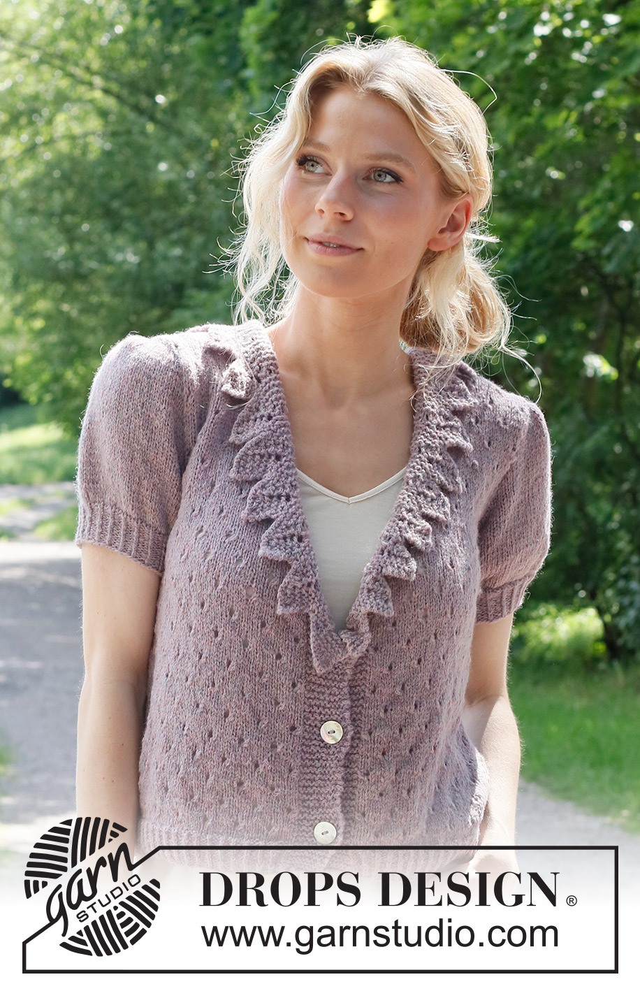 Fairy Woods Cardigan / DROPS 231-14 - Stickad kofta i DROPS Sky. Arbetet stickas nedifrån och upp, med hålmönster,  volangkant och korta ärmar. Storlek S - XXXL.