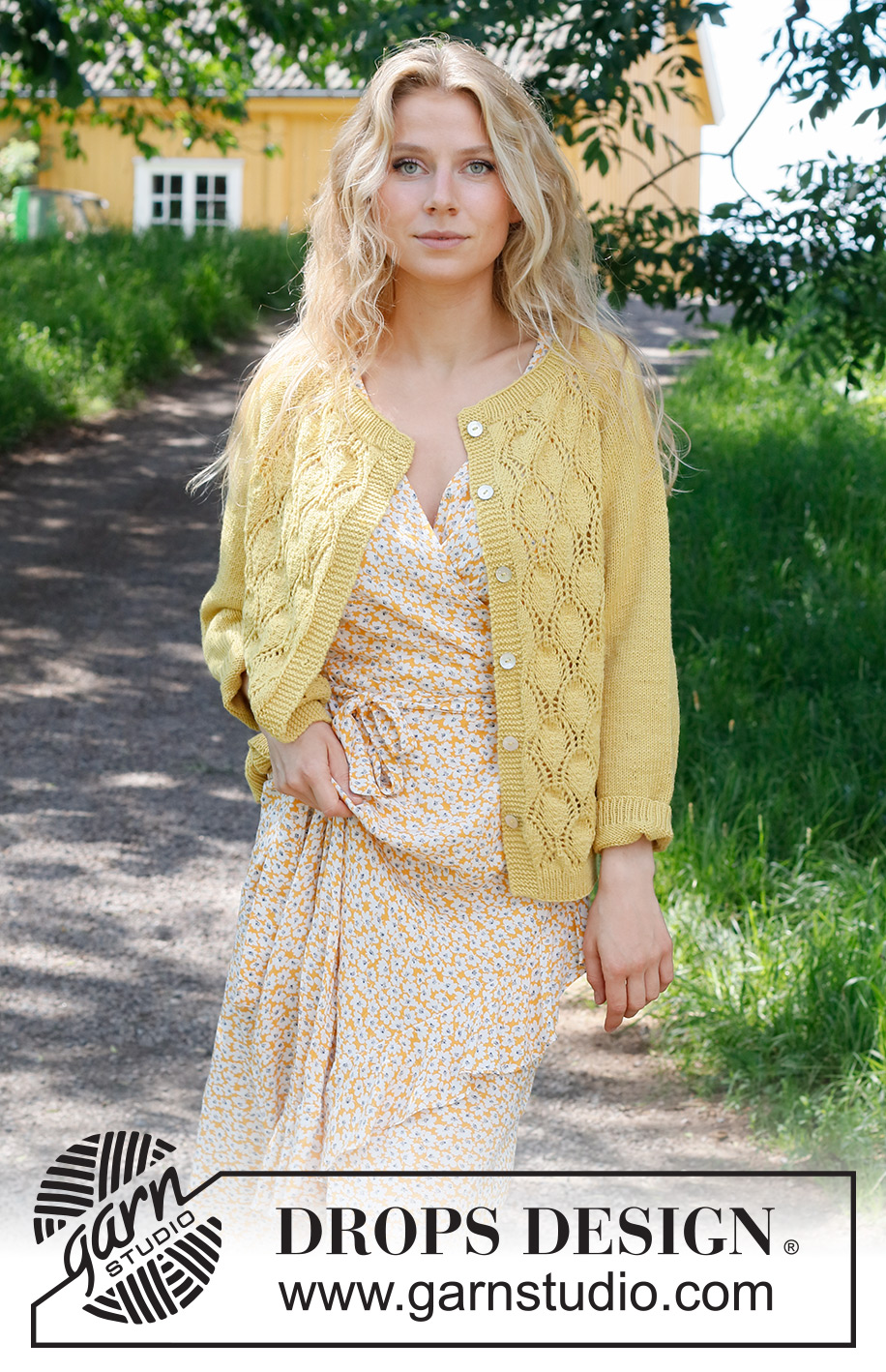 Queen Bee Cardigan / DROPS 231-15 - Knitted jacket in DROPS BabyMerino. The piece is worked top down, with raglan and lace pattern. Sizes S - XXXL