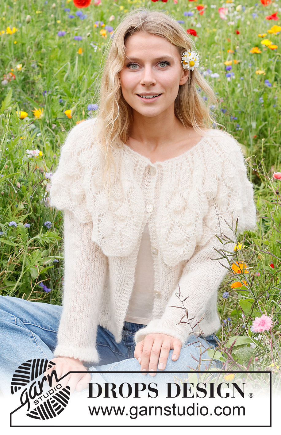 Big Sur Cardigan / DROPS 231-18 - Strikket cardigan i DROPS Brushed Alpaca Silk. Arbejdet strikkes nedenfra og op med rundt bærestykke, hulmønster og krave. Størrelse S - XXXL.
