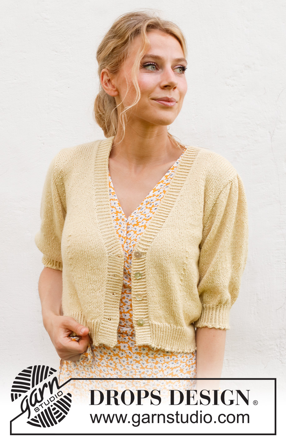 Chamomile Tea Cardi / DROPS 231-21 - Propínací svetr s krátkým rukávem a V-výstřihem pletený lícovým žerzejem shora dolů z příze DROPS BabyAlpaca Silk. Velikost: S - XXXL.