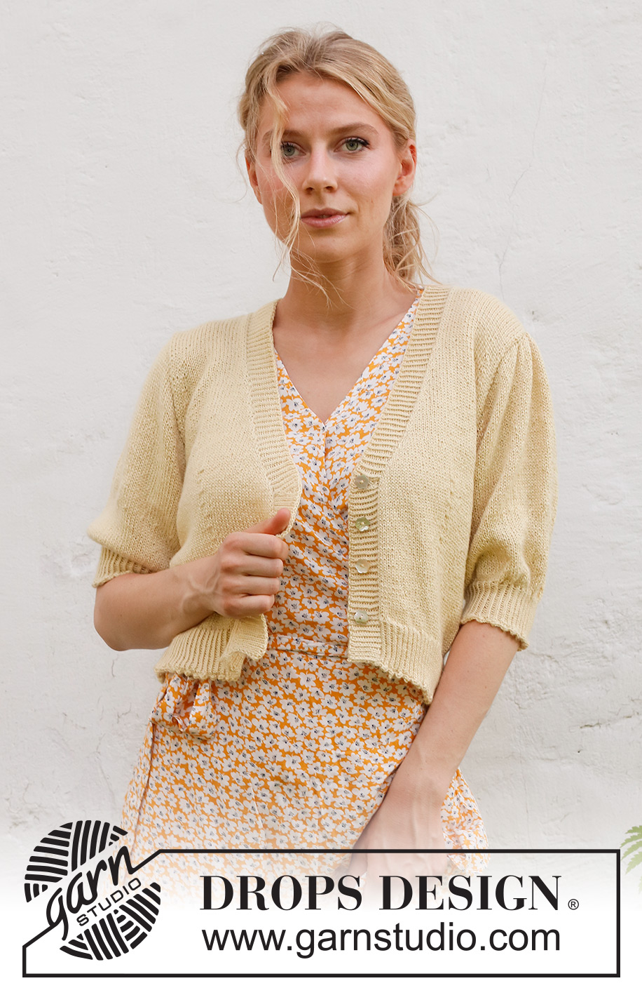 Chamomile Tea Cardi / DROPS 231-21 - Propínací svetr s krátkým rukávem a V-výstřihem pletený lícovým žerzejem shora dolů z příze DROPS BabyAlpaca Silk. Velikost: S - XXXL.