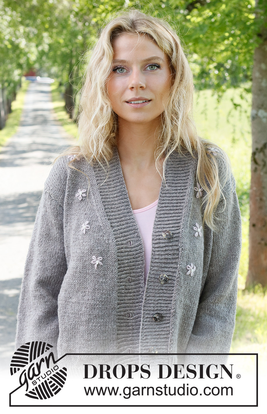 Shy Daisy Cardigan / DROPS 231-33 - Strikket jakke i DROPS Merino Extra Fine. Arbeidet strikkes nedenfra og opp i glattstrikk og broderte blomster. Størrelse S - XXXL.