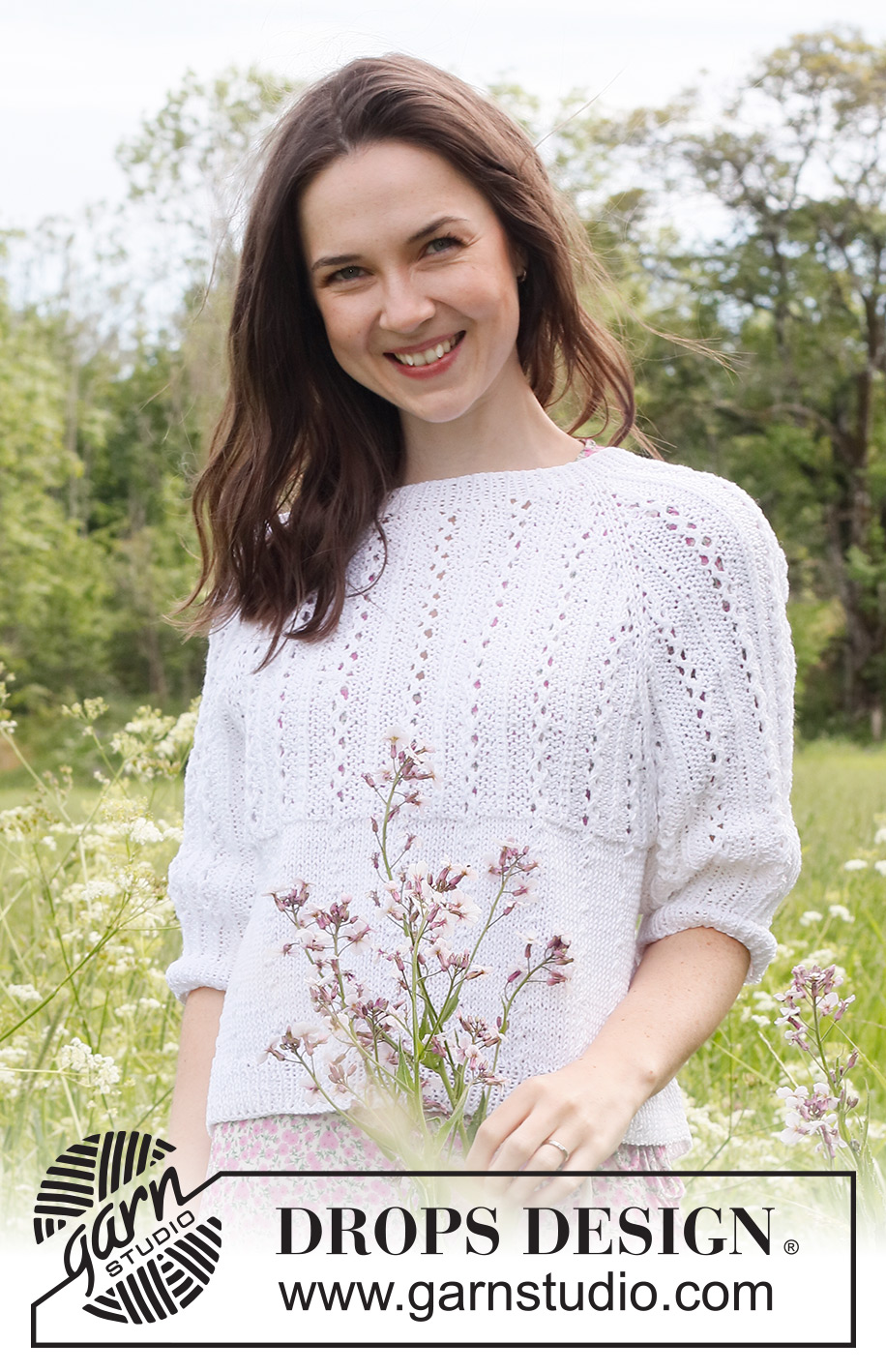 Lost in Summer Sweater / DROPS 231-49 - Stickad tröja i DROPS Muskat. Arbetet stickas uppifrån och ner med raglan, hålmönster och ¾ långa ärmar. Storlek S - XXXL.