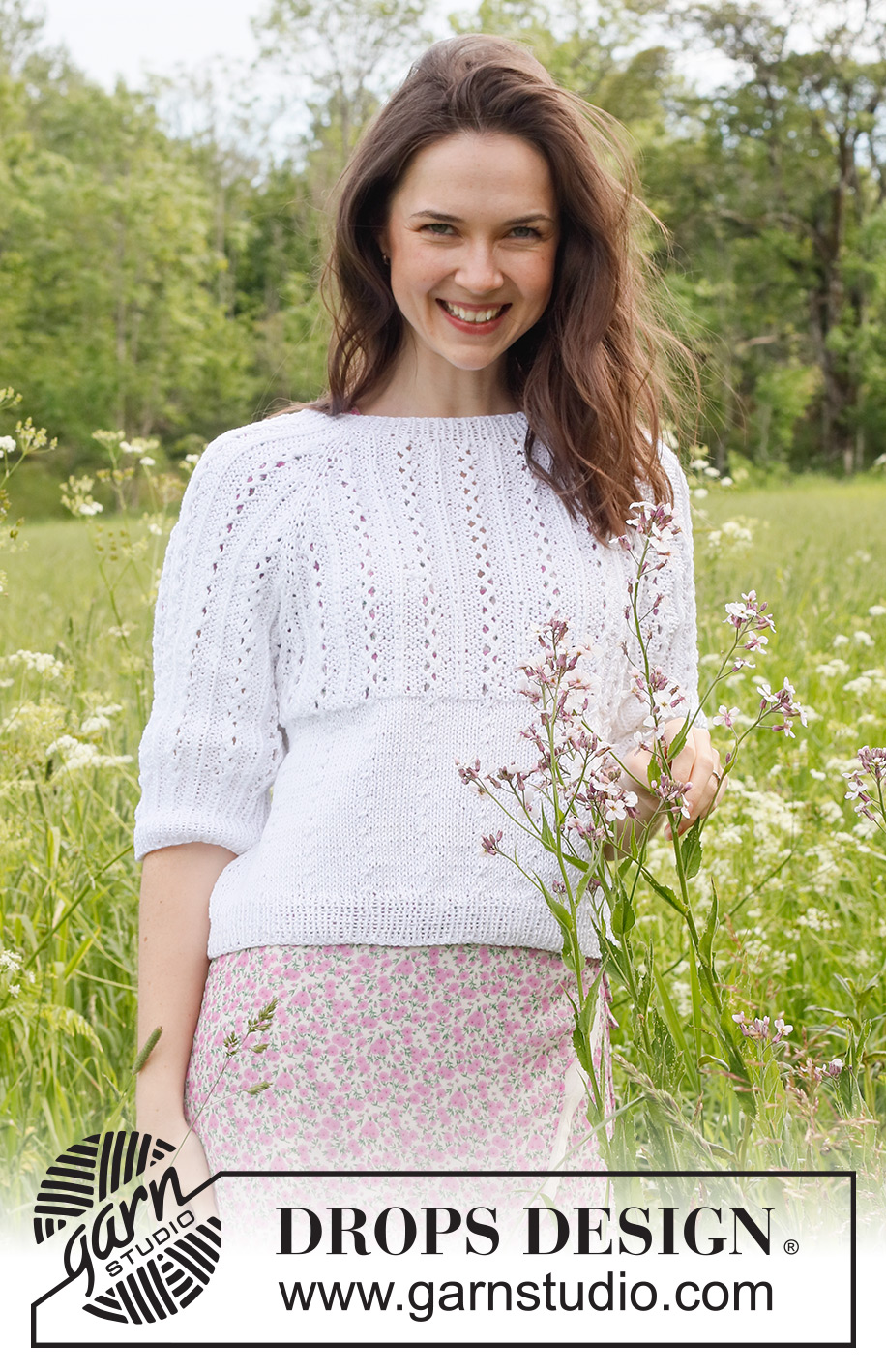 Lost in Summer Sweater / DROPS 231-49 - Stickad tröja i DROPS Muskat. Arbetet stickas uppifrån och ner med raglan, hålmönster och ¾ långa ärmar. Storlek S - XXXL.