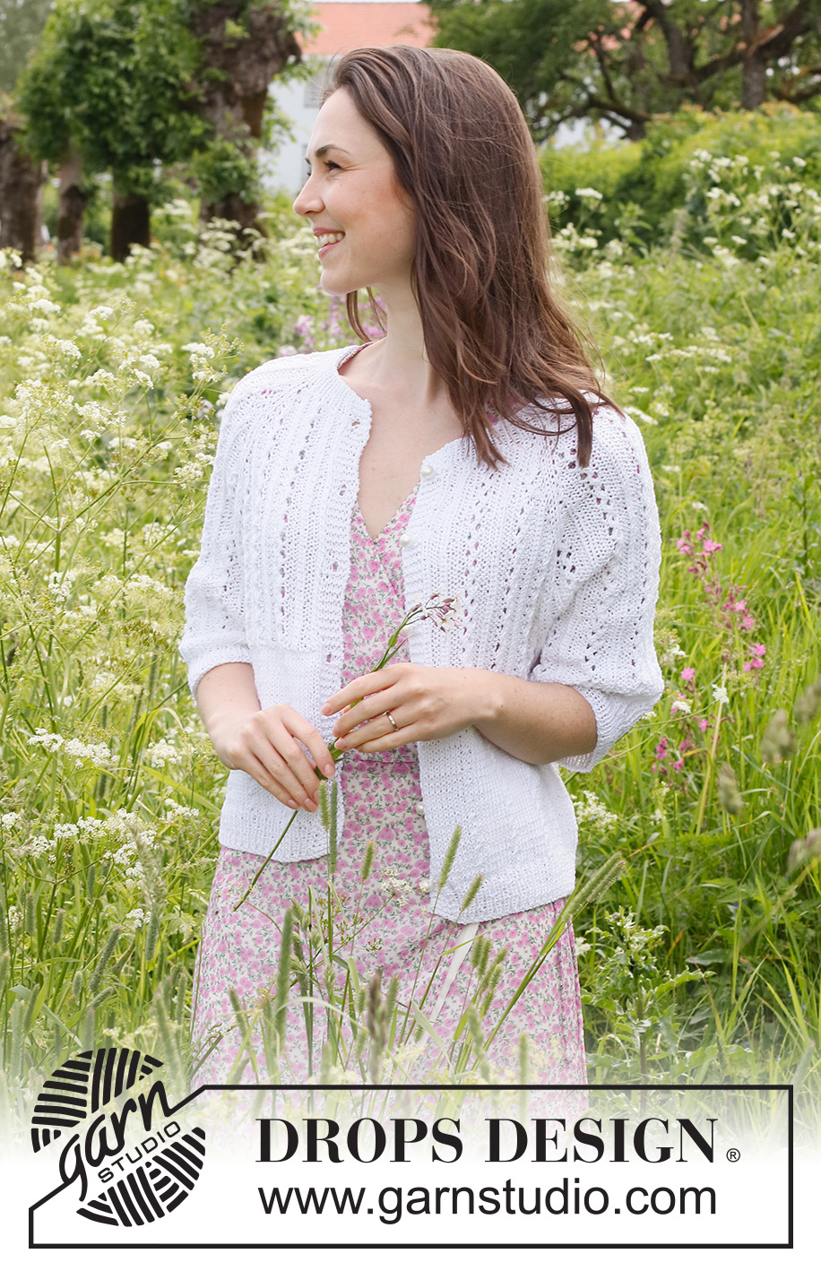 Lost in Summer Cardigan / DROPS 231-50 - Stickad kofta i DROPS Muskat. Arbetet stickas uppifrån och ner med raglan, hålmönster och ¾ långa ärmar. Storlek S - XXXL.