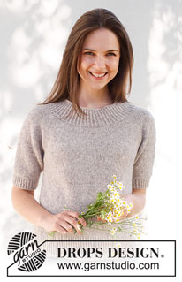 Daisy Lane / DROPS 231-53 - Strikket bluse i DROPS Sky. Arbejdet strikkes oppefra og ned med rundt bærestykke,
glatstrik, korte ærmer og slids i siderne. Størrelse XS - XXL.