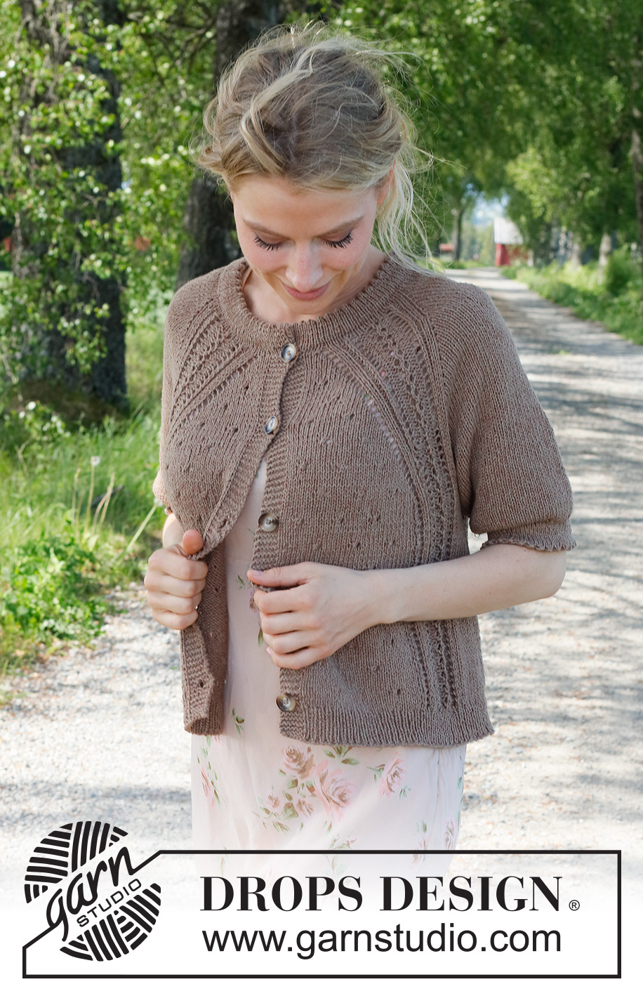 New Land Cardigan / DROPS 232-10 - Stickad kofta i DROPS Belle. Arbetet stickas uppifrån och ner med raglan, hålmönster, dubbla kanter och korta ärmar. Storlek S - XXXL.