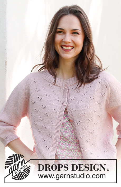 Pink Peony Cardigan / DROPS 232-26 - Propínací svetr s ažurovým vzorem, sedlovými náramenicemi a ¾-rukávem pletený shora dolů z příze DROPS Flora. Velikost: S - XXXL.