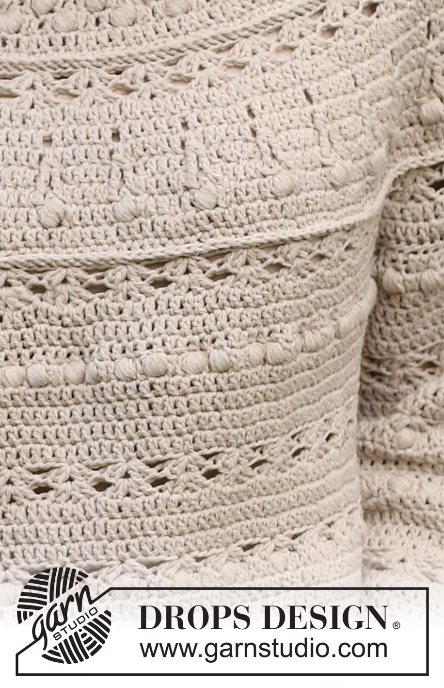 Sand Castle / DROPS 232-40 - Virkad tröja i DROPS Cotton Light. Arbetet virkas uppifrån och ner med runt ok, solfjädersmönster och muscher. Storlek S - XXXL.