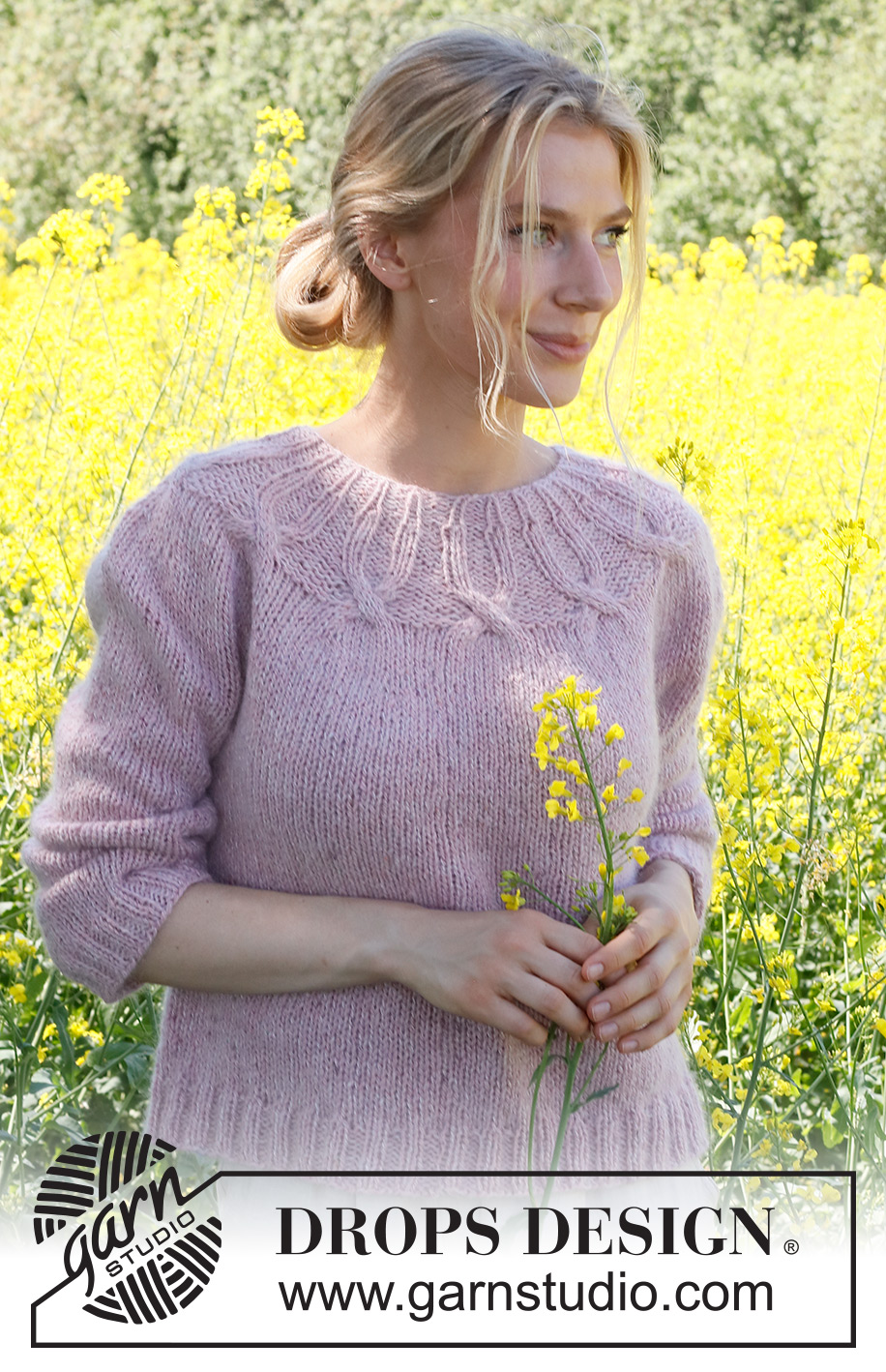 Sommerflørt / DROPS 232-41 - Maglione lavorato ai ferri in DROPS Soft Tweed e DROPS Kid-Silk. Lavorato dall’alto in basso con sprone rotondo, maniche a ¾ e trecce. Taglie: S – XXXL.