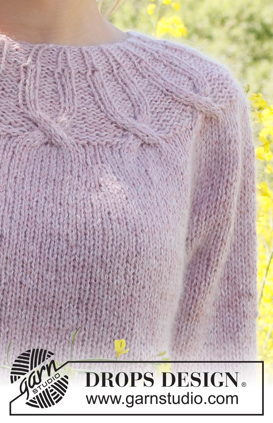 Sommerflørt / DROPS 232-41 - Maglione lavorato ai ferri in DROPS Soft Tweed e DROPS Kid-Silk. Lavorato dall’alto in basso con sprone rotondo, maniche a ¾ e trecce. Taglie: S – XXXL.