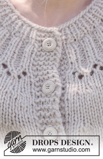 Harvest Wreath Cardigan / DROPS 232-46 - Cardigan lavorato ai ferri in DROPS Wish  o 2 capi di DROPS Air. Lavorato dall’alto in basso con sprone rotondo, motivo traforato e maniche a ¾. Taglie: S - XXXL