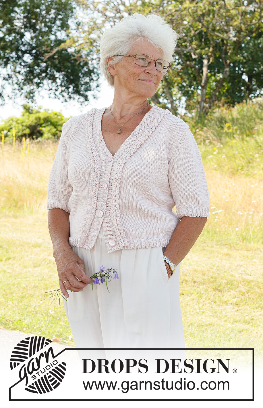 Evening Walk Cardigan / DROPS 232-48 - Strikket cardigan i DROPS Cotton Merino. Arbejdet strikkes nedenfra og op i glatstrik med korte ærmer og flæsekant. Størrelse S - XXXL.