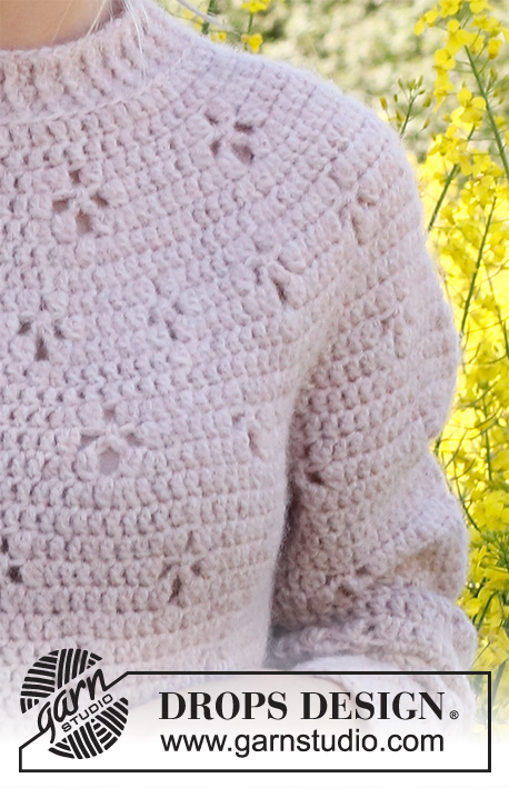 Sommarfin / DROPS 232-49 - Jersey a ganchillo en DROPS Air. La pieza está elaborada de arriba hacia abajo, con canesú redondo y patrón de calados. Tallas XS – XXL.