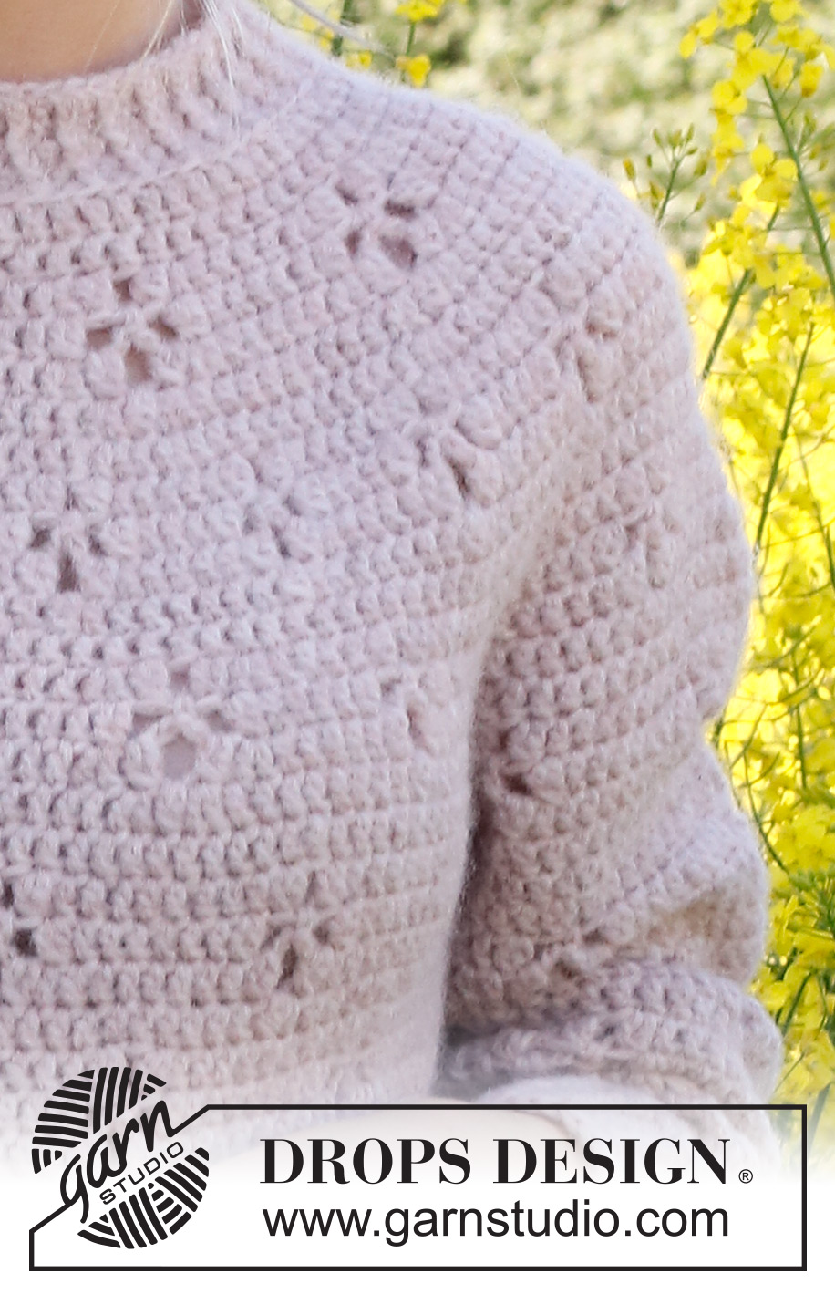 Sommarfin / DROPS 232-49 - Jersey a ganchillo en DROPS Air. La pieza está elaborada de arriba hacia abajo, con canesú redondo y patrón de calados. Tallas XS – XXL.
