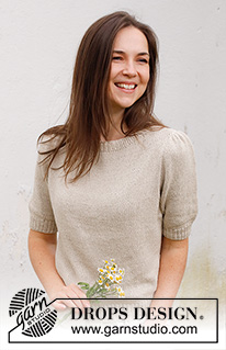 May Tee / DROPS 232-53 - Strikket bluse med korte ærmer / t-shirt i DROPS Belle. Arbejdet strikkes oppefra og ned med skulderudtagning, glatstrik og korte pufærmer. Størrelse S - XXXL.