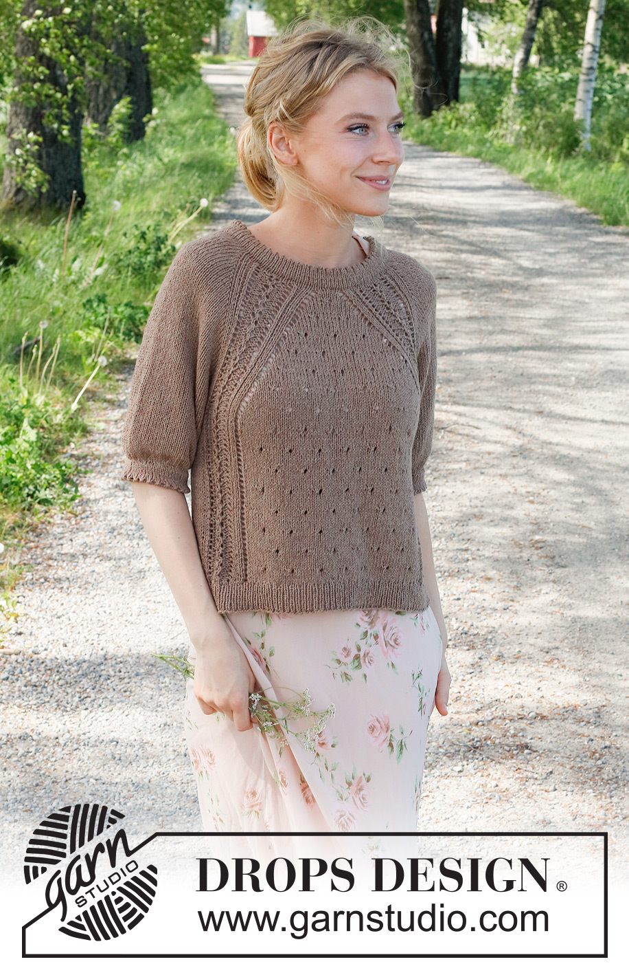 New Land / DROPS 232-9 - Strikket bluse i DROPS Belle. Arbejdet strikkes oppefra og ned med raglan, hulmønster, dobbelt kanter og korte ærmer. Størrelse S - XXXL.