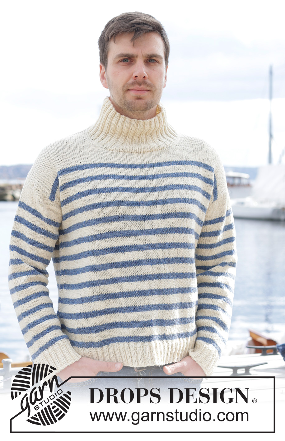 Sailor Stripes / DROPS 233-23 - Pull tricoté de haut en bas pour homme, en DROPS Soft Tweed. Se tricote avec épaules biaisées / épaules européennes, rayures et col montant. Du S au XXXL.