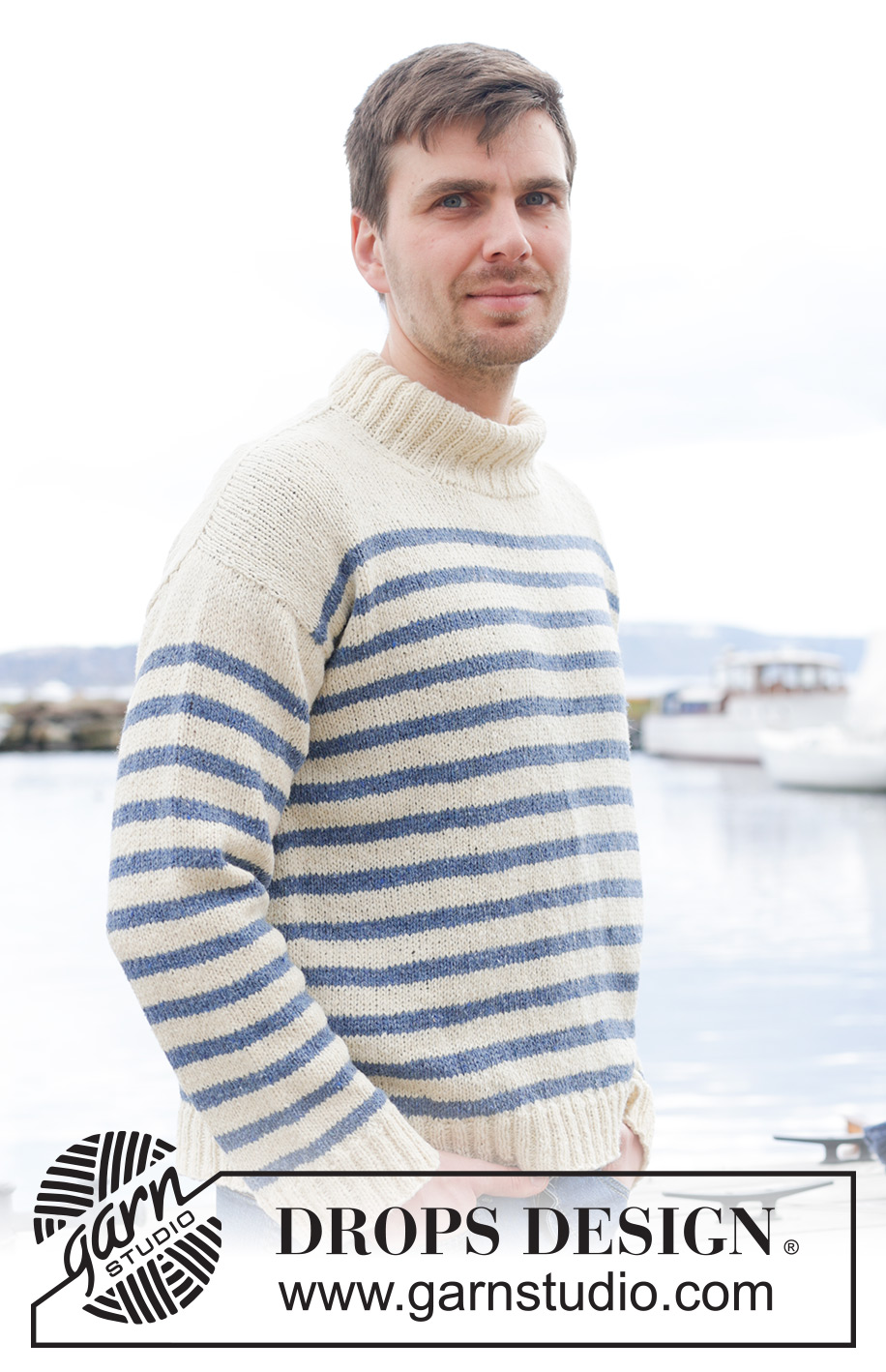 Sailor Stripes / DROPS 233-23 - Pull tricoté de haut en bas pour homme, en DROPS Soft Tweed. Se tricote avec épaules biaisées / épaules européennes, rayures et col montant. Du S au XXXL.