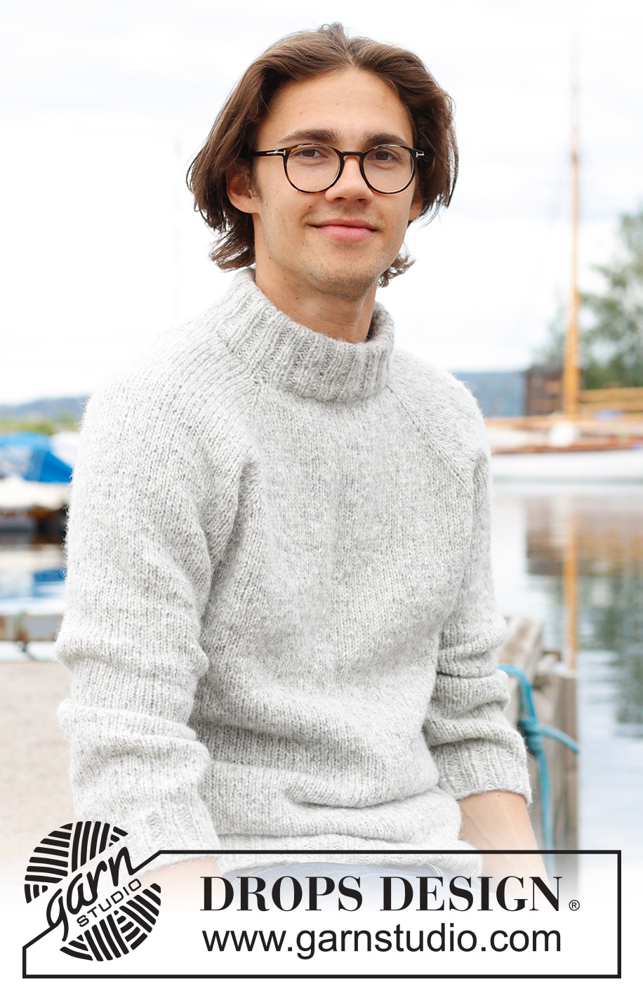 Early Moorning Mist / DROPS 233-6 - Maglione da uomo lavorato ai ferri in DROPS Air. Lavorato dall’alto in basso a maglia rasata, collo doppio e raglan. Taglie: S - XXXL.
