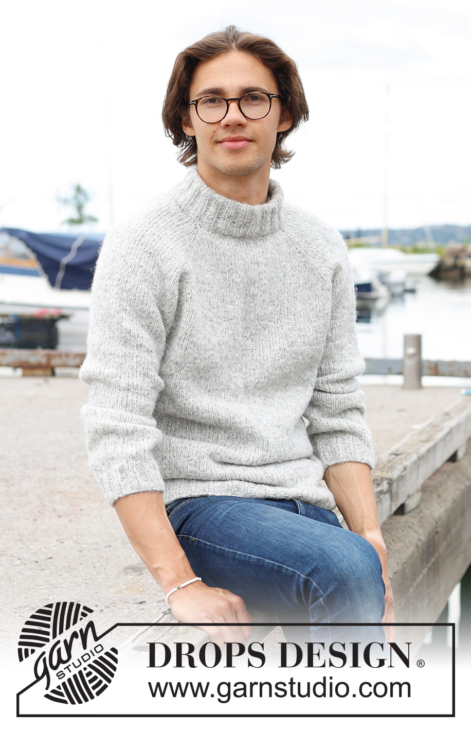 Early Moorning Mist / DROPS 233-6 - Maglione da uomo lavorato ai ferri in DROPS Air. Lavorato dall’alto in basso a maglia rasata, collo doppio e raglan. Taglie: S - XXXL.