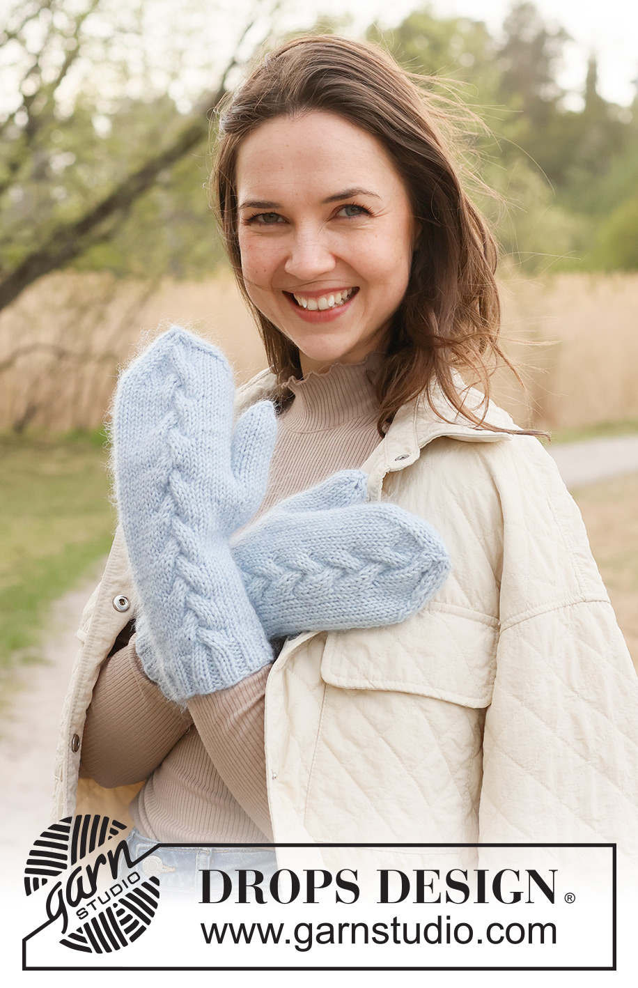 Fairy Winter / DROPS 234-17 - Knitted mittens in DROPS Merino Extra Fine and DROPS Kid-Silk. Piece is knitted with cables.