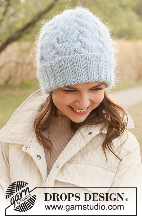 Braid Me Knot / DROPS 234-18 - Gorro tricotado com torcidos, em DROPS Merino Extra Fine e DROPS Kid-Silk. Tricota-se de cima para baixo.