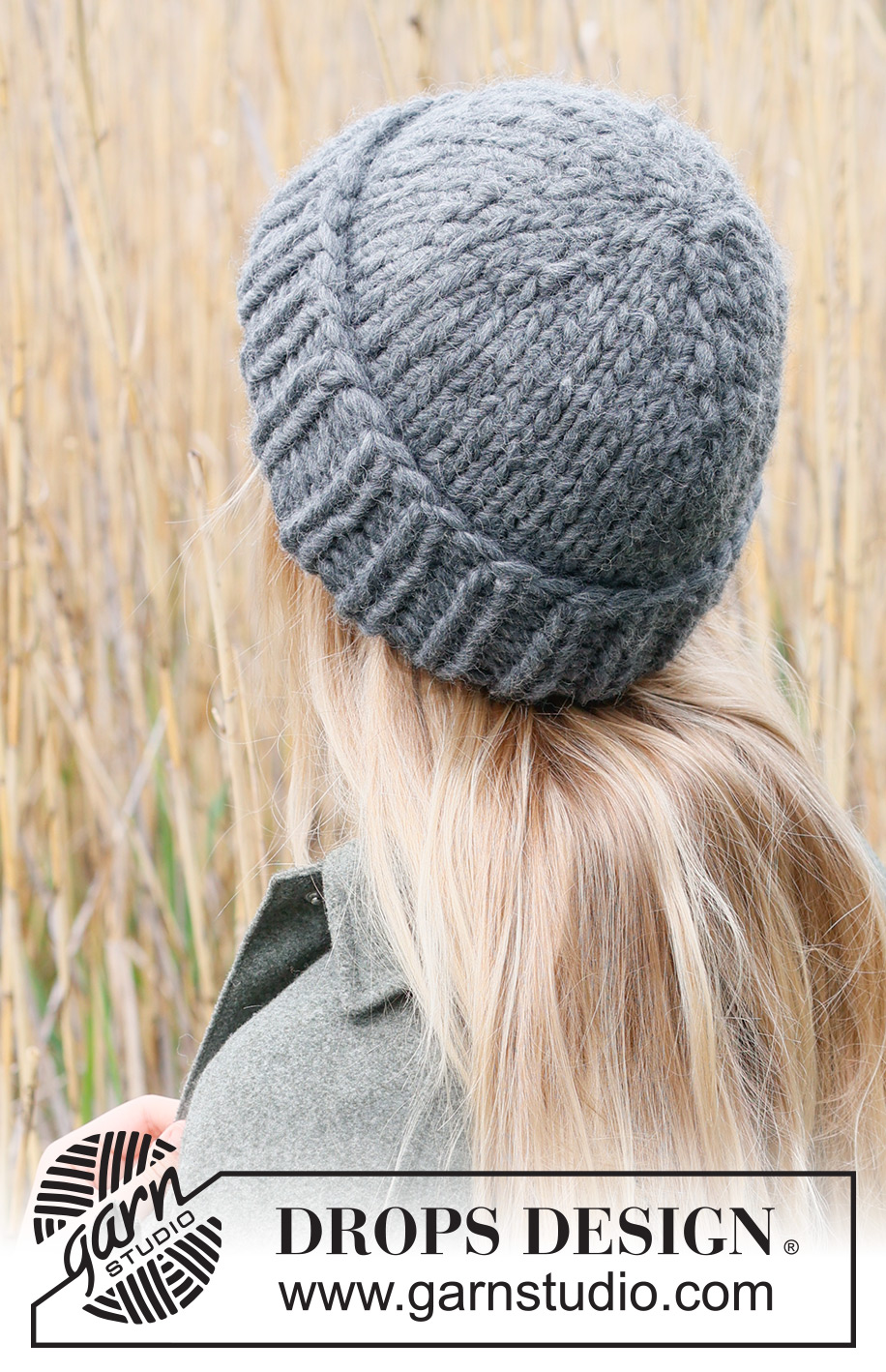 Polar Night Hat / DROPS 234-34 - Knitted hat / hipster hat in DROPS Polaris. The piece is worked top down with stocking stitch and ribbed edge.