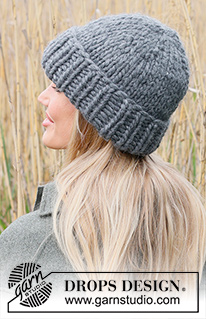 Polar Night Hat / DROPS 234-34 - Knitted hat / hipster hat in DROPS Polaris. The piece is worked top down with stocking stitch and ribbed edge.