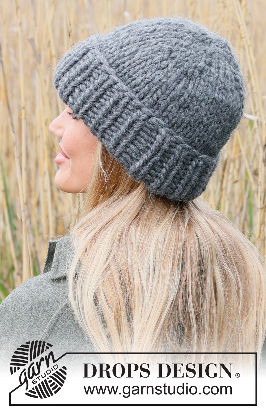 Polar Night Hat / DROPS 234-34 - Knitted hat / hipster hat in DROPS Polaris. The piece is worked top down with stocking stitch and ribbed edge.