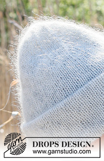 Pegasus / DROPS 234-41 - Cappello lavorato ai ferri in DROPS Flora e DROPS Kid-Silk. Lavorato dal basso verso l’alto a maglia rasata con bordo doppio da piegare. Taglie: M – XL.