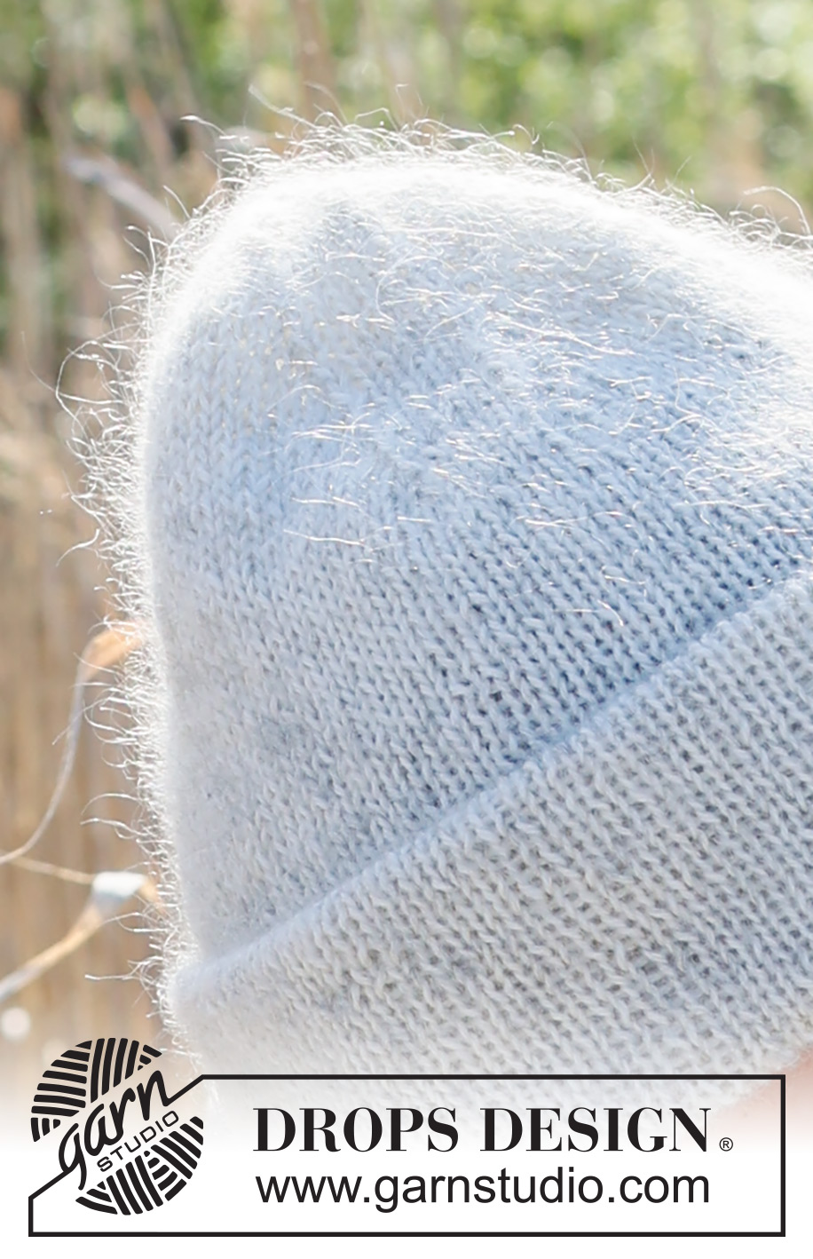 Pegasus / DROPS 234-41 - Cappello lavorato ai ferri in DROPS Flora e DROPS Kid-Silk. Lavorato dal basso verso l’alto a maglia rasata con bordo doppio da piegare. Taglie: M – XL.