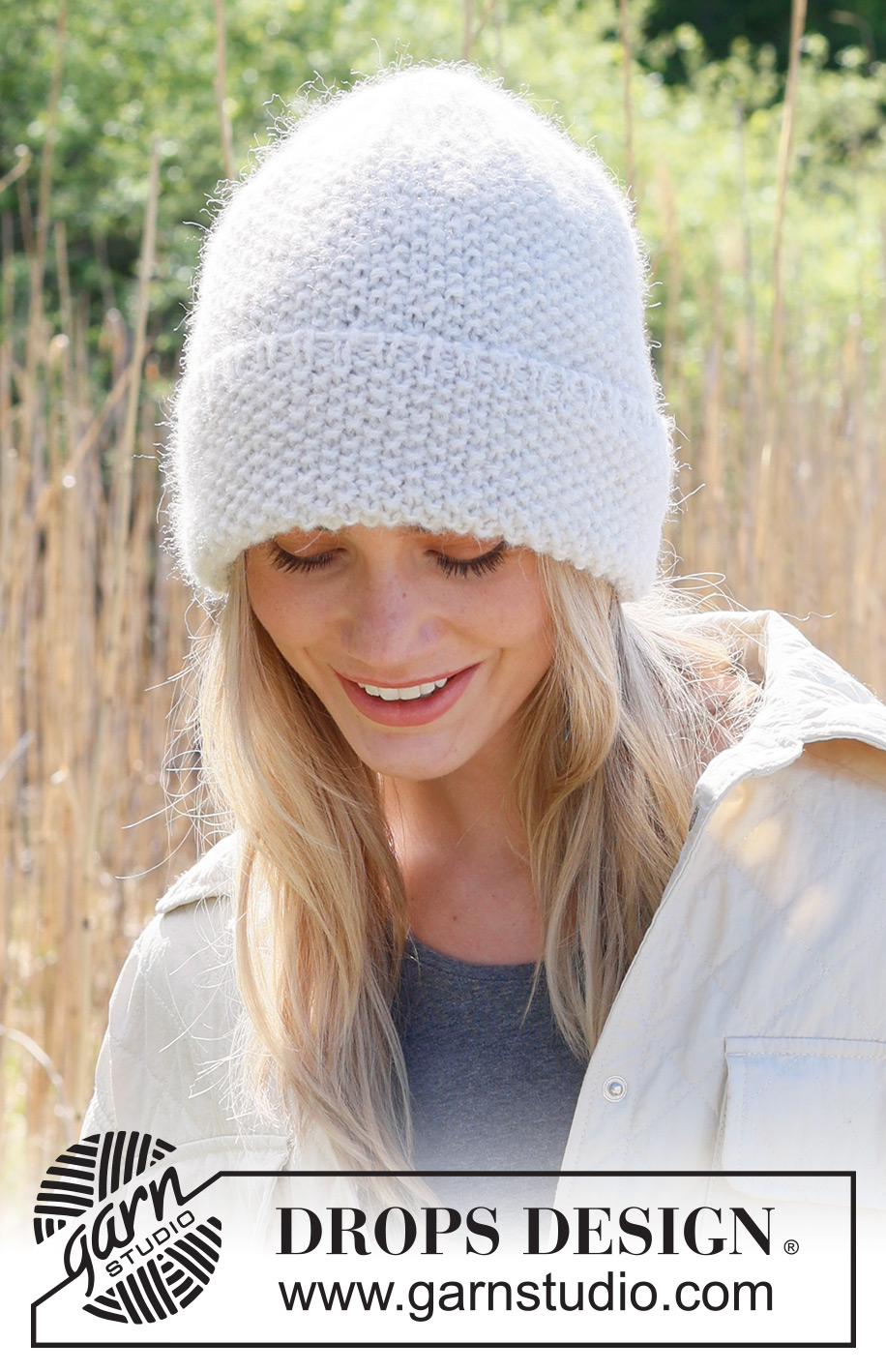 Lovebird / DROPS 234-44 - Knitted hat in DROPS Lima and DROPS Brushed Alpaca Silk. Piece is knitted bottom up in moss stitch.