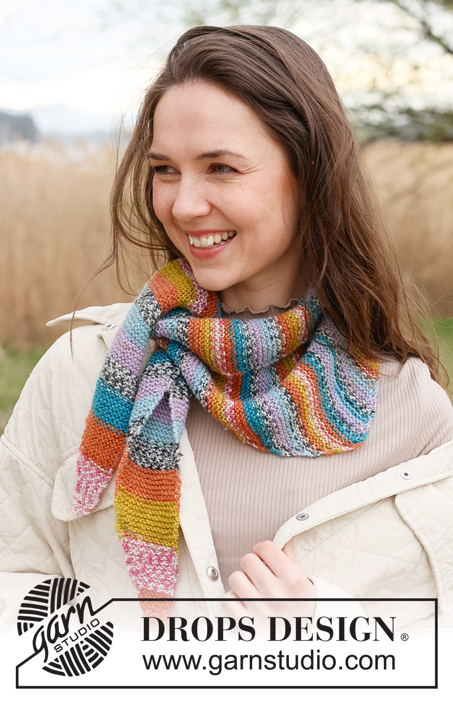 Autumn Fair Wrap / DROPS 234-48 - Scialle lavorato ai ferri in DROPS Fabel. Lavorato da lato a lato a maglia legaccio.
