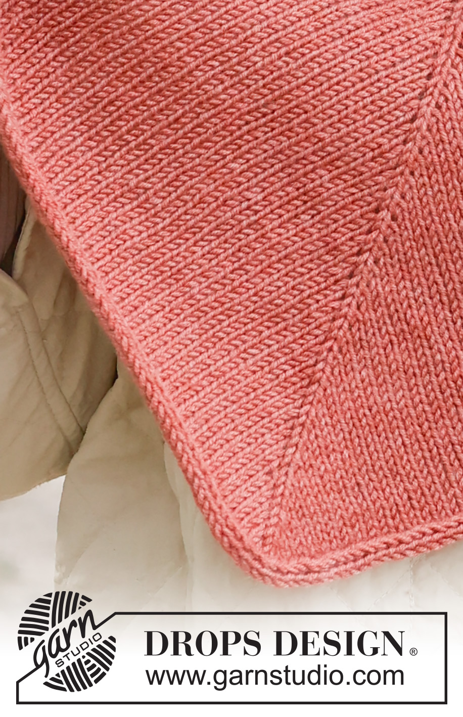 Spanish Rose / DROPS 234-49 - Gebreide omslagdoek in DROPS Merino Extra Fine. Het werk wordt van boven naar beneden gebreid, met tricotsteek en punnikrand.