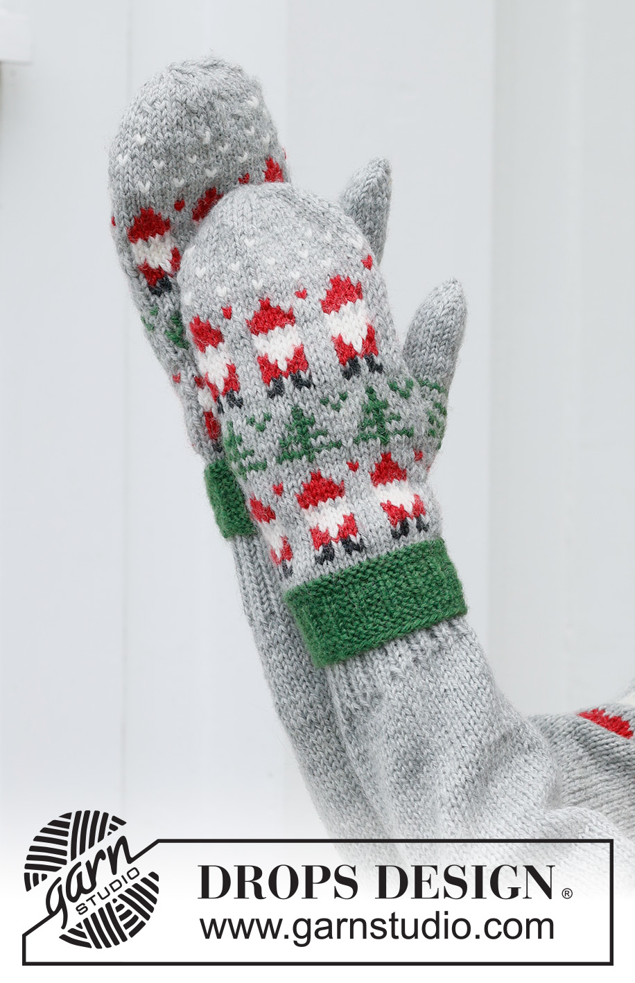 Christmas Time Mittens / DROPS 234-61 - Moufles tricotées en DROPS Karisma. Se tricotent de bas en haut avec jacquard Père Noël et sapin de Noël. Thème: Noël.