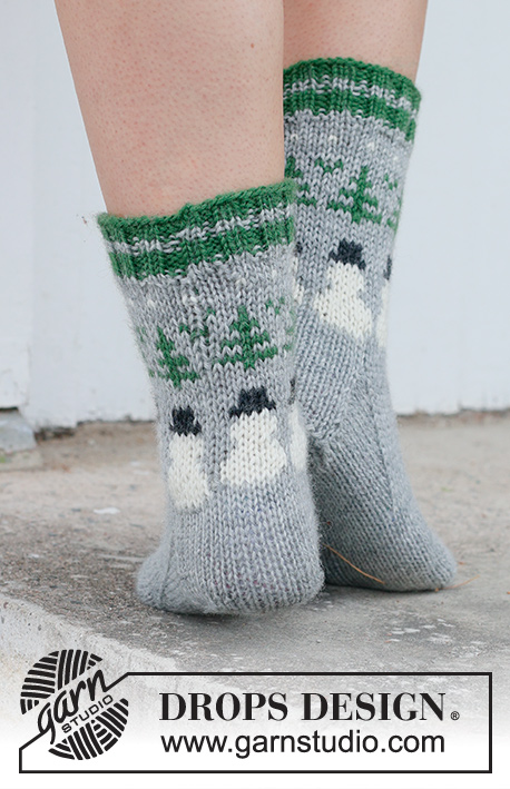 Snowman Time Socks / DROPS 234-64 - Knitted socks in DROPS Karisma. The piece is worked top down with coloured Christmas tree and snowman pattern. Sizes 35 – 43. Theme: Christmas.