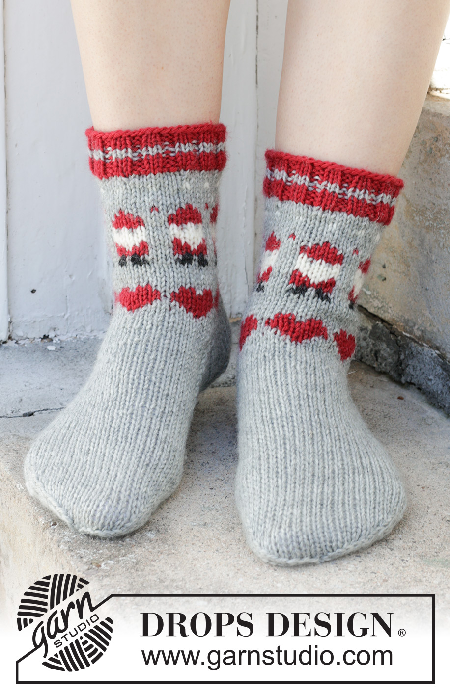 Santa Time Socks / DROPS 234-65 - Knitted socks in DROPS Karisma. The piece is worked top down with coloured Santa and heart-pattern. Sizes 35 – 43. Theme: Christmas.
