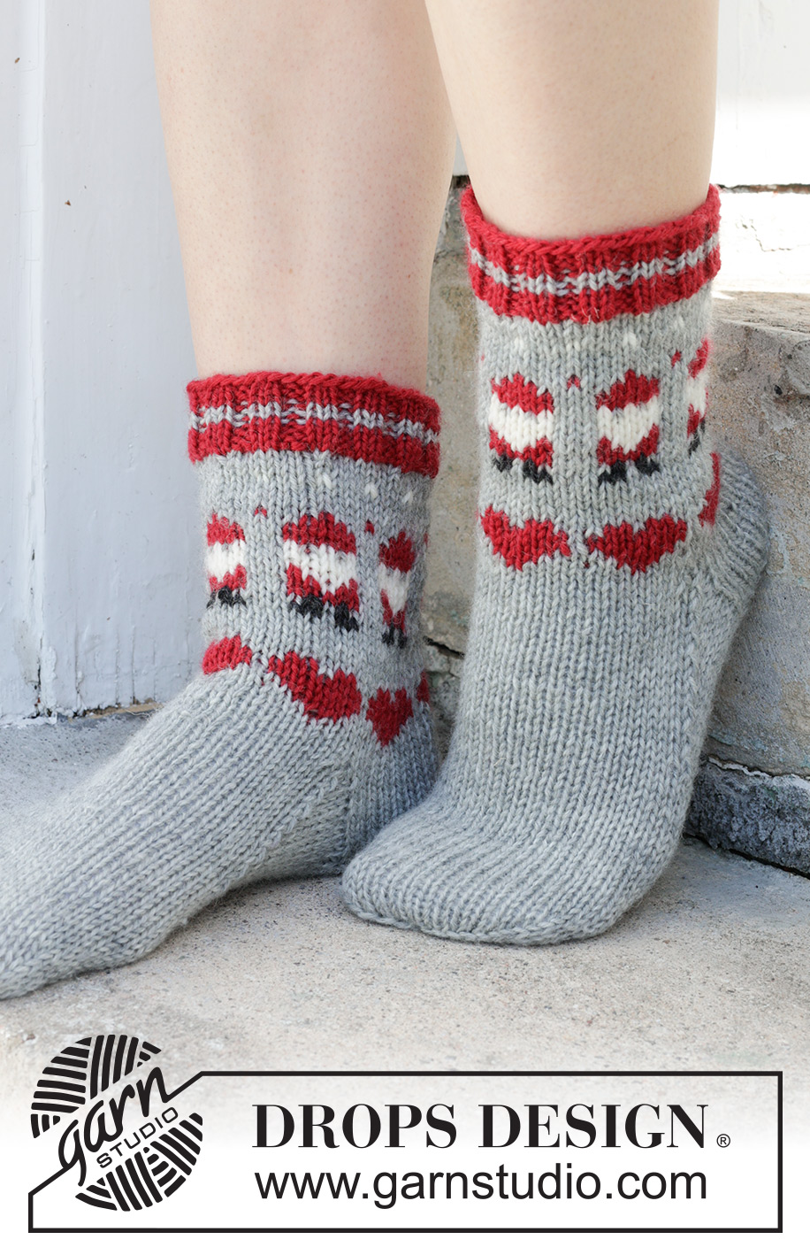 Santa Time Socks / DROPS 234-65 - Knitted socks in DROPS Karisma. The piece is worked top down with coloured Santa and heart-pattern. Sizes 35 – 43. Theme: Christmas.